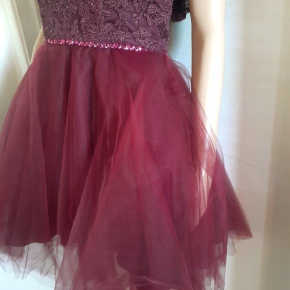 MORILEE BY MADELINE GADNER  BURGUNDY TULLE EMBELLISHED PROM DRESS SIZE US 2 - Picture 5 of 11